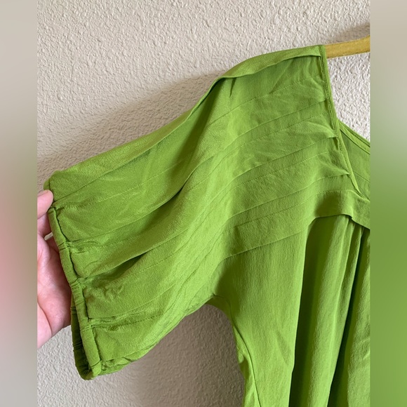 Banana Republic Lime Green Silk Top 🌴 - Picture 4 of 7
